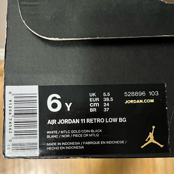 Air Jordan Retro 11s ‘Closing Ceremony’ - Picture 3 of 8